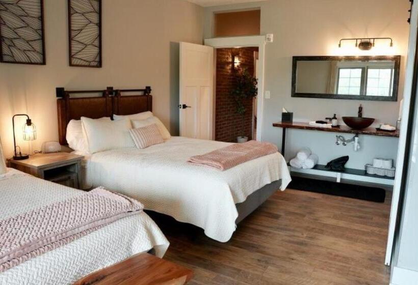 여관 Tall Oaks Resort