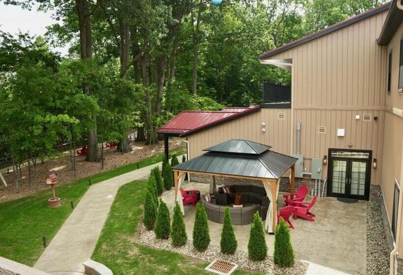 여관 Tall Oaks Resort