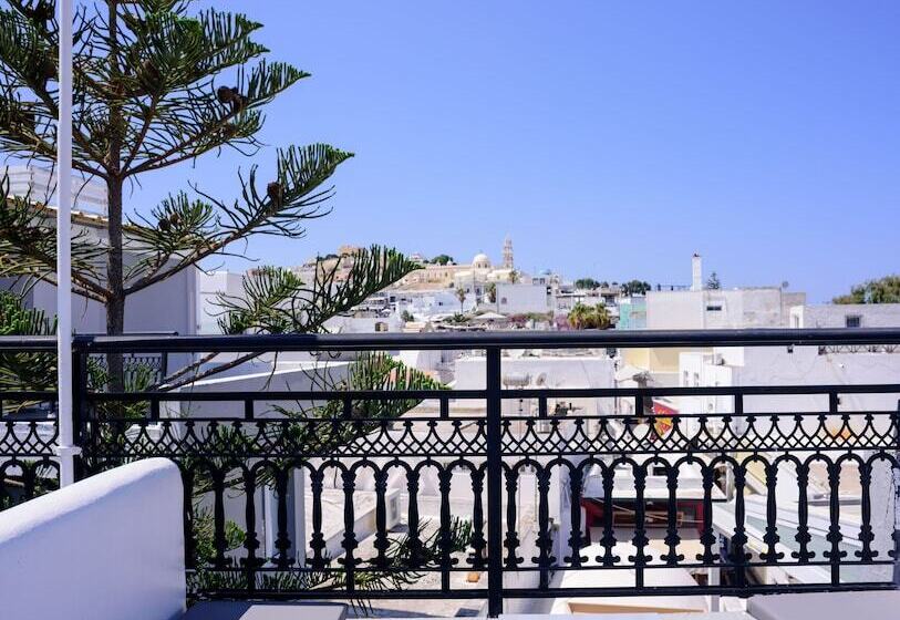 Отель Tataki Family