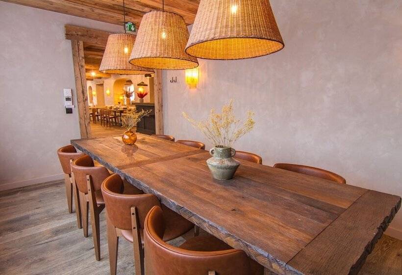 Отель Hôtel De La Roche