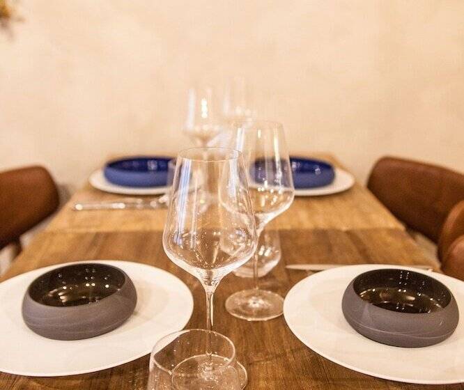 Отель Hôtel De La Roche