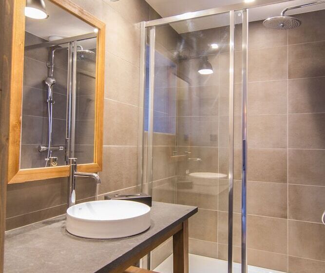 Отель Hôtel De La Roche