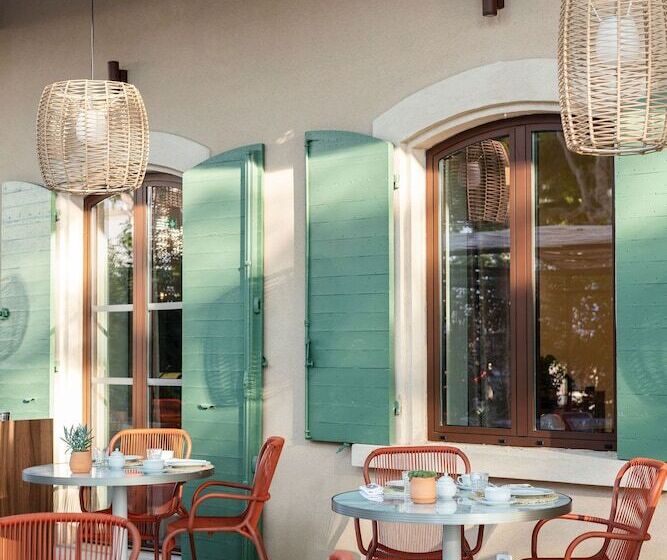 בית מלון כפרי Hôtel Et Restaurant La Bastide Bourrelly   Mathias Dandine
