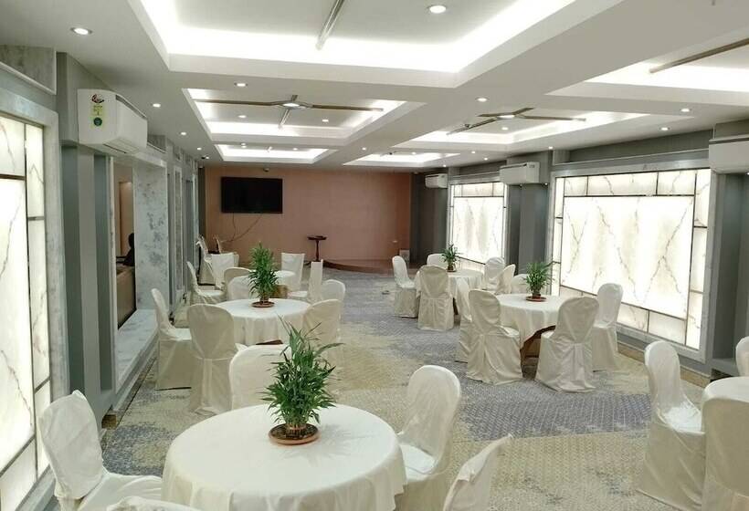 호텔 La Nicholas Dei Da Kine Resort