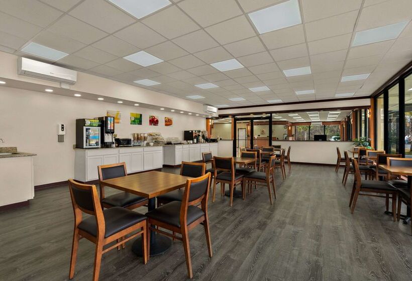 فندق Quality Inn