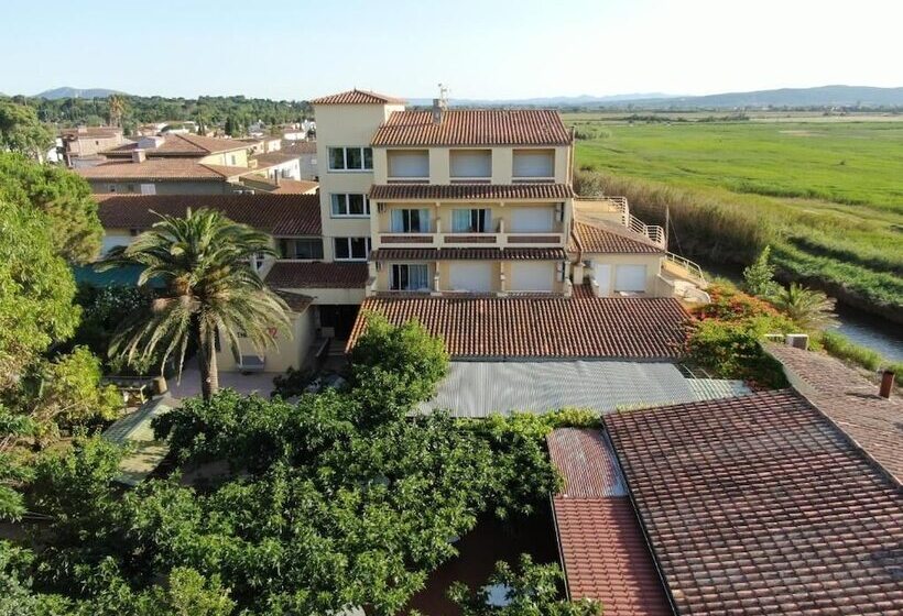 בית מלון כפרי Riomar