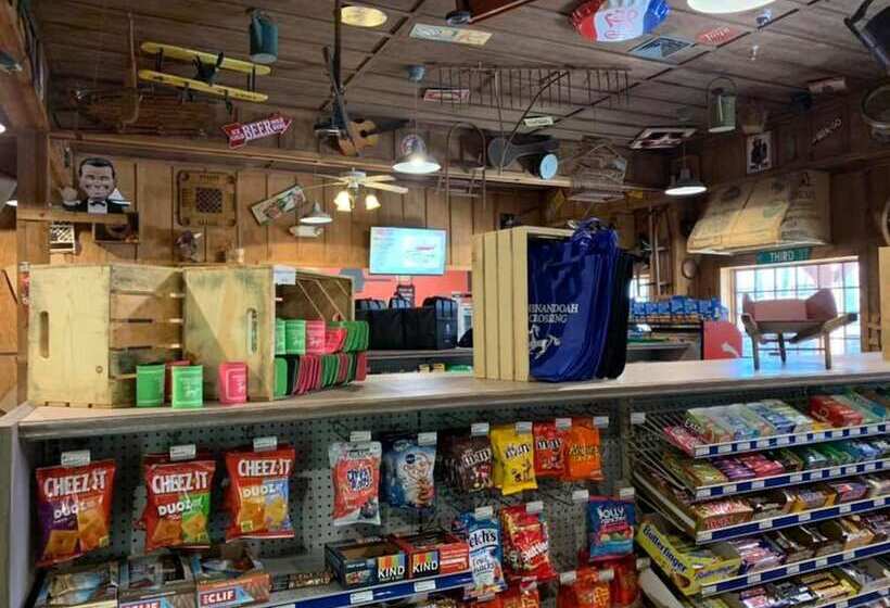 Отель Shenandoah Wilderness Traveler