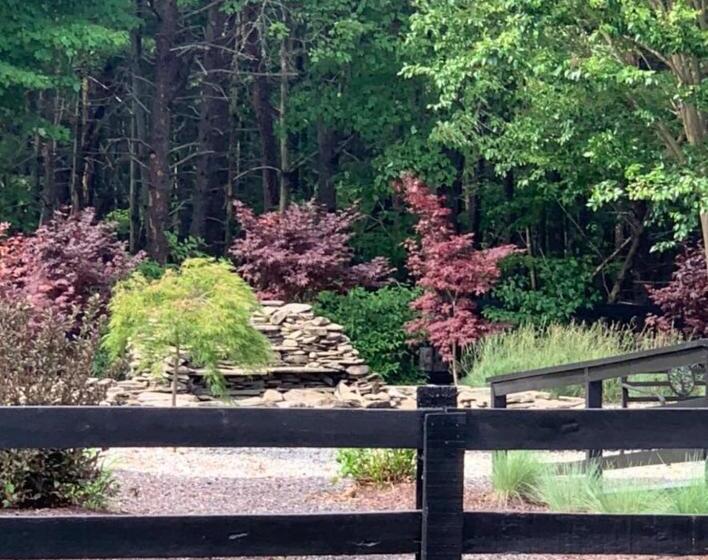 Отель Shenandoah Wilderness Traveler