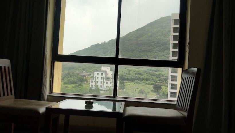 בית מלון כפרי Sumanchandra Suites