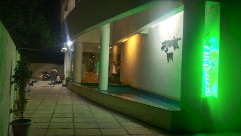 בית מלון כפרי Sumanchandra Suites