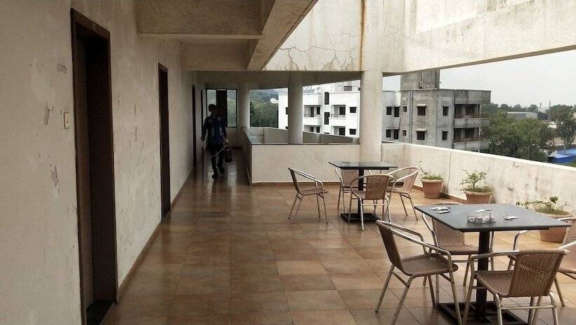 בית מלון כפרי Sumanchandra Suites