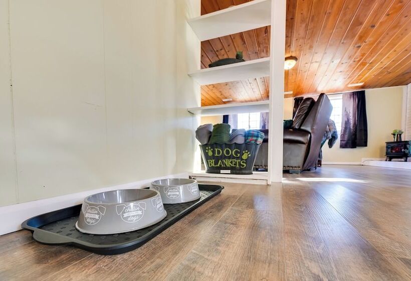 Houghton Lake Cottage   Central Location!