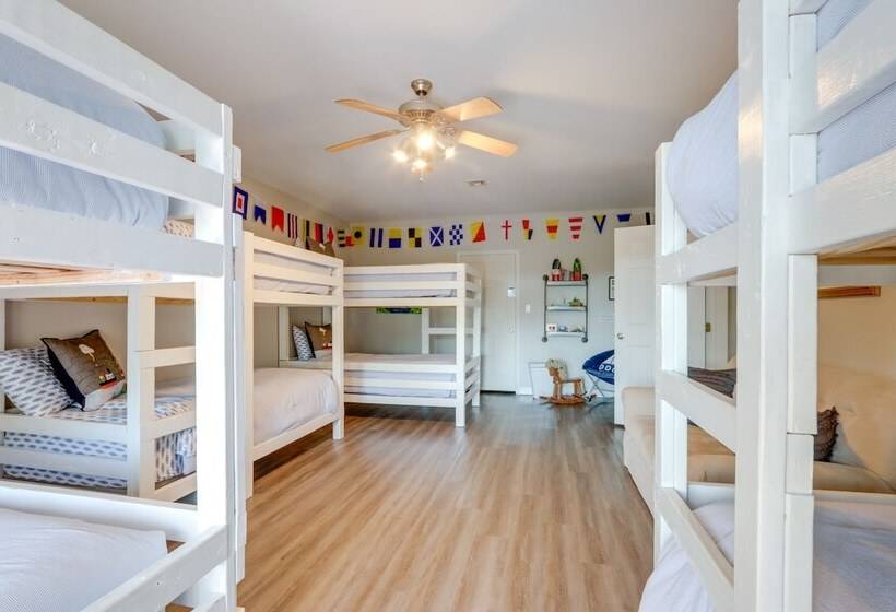 Beaver Lake Home W/ Game Room, Boat Slip & Views!