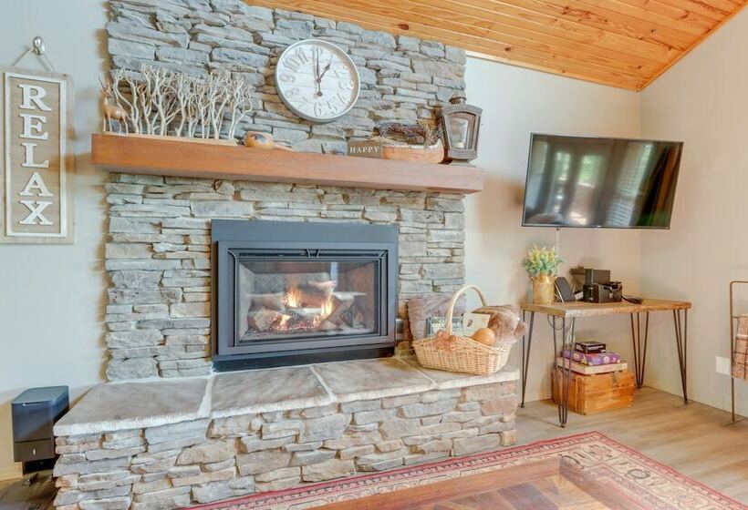 Beaver Lake Home W/ Game Room, Boat Slip & Views!