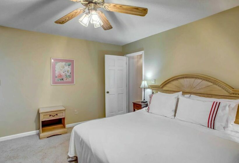 House W/ Yard + River Views Near Myrtle Beach