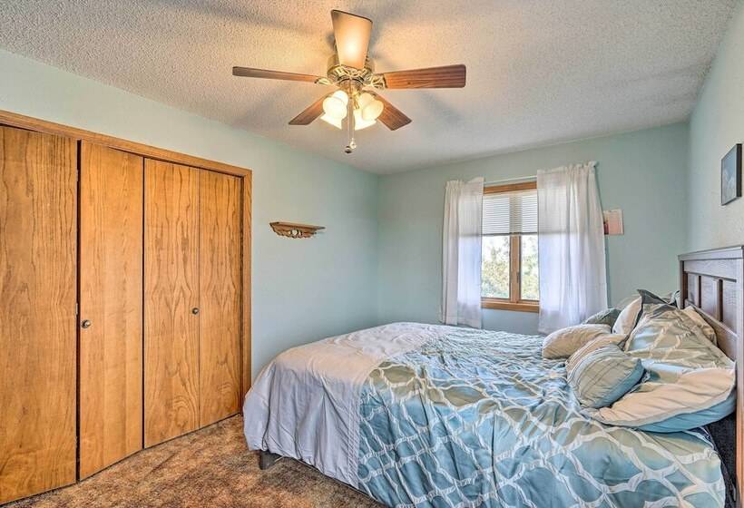 Hunting & Fishing Lodge < 3 Mi From Lake Sakakawea