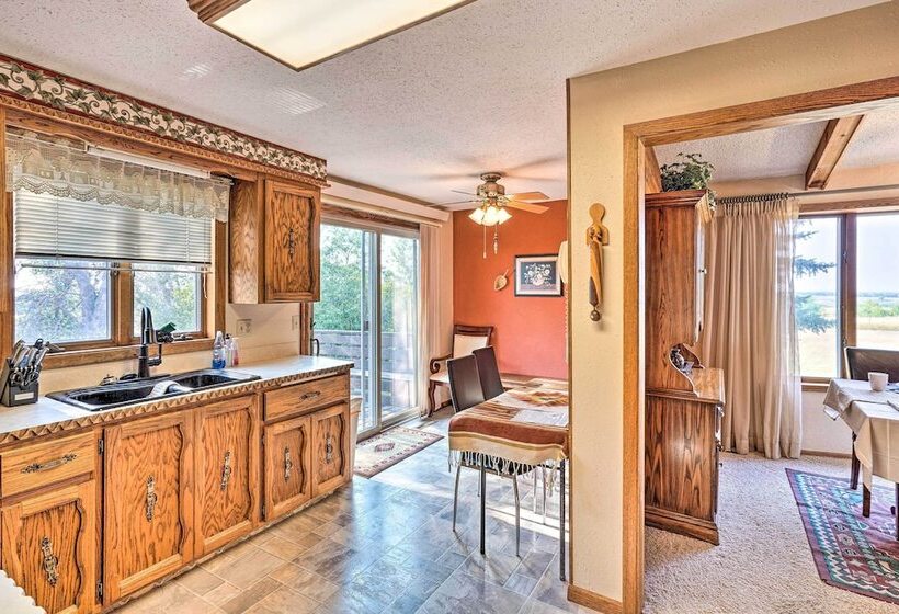 Hunting & Fishing Lodge < 3 Mi From Lake Sakakawea