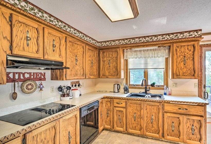 Hunting & Fishing Lodge < 3 Mi From Lake Sakakawea