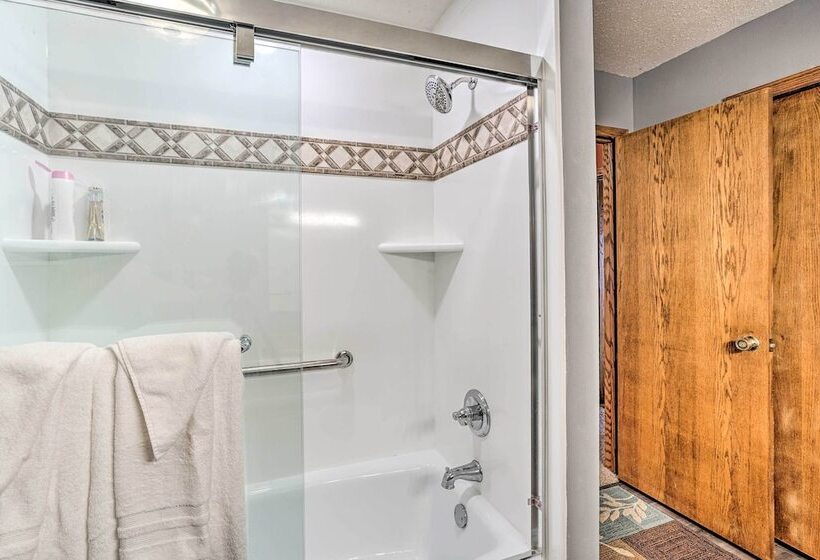 Hunting & Fishing Lodge < 3 Mi From Lake Sakakawea