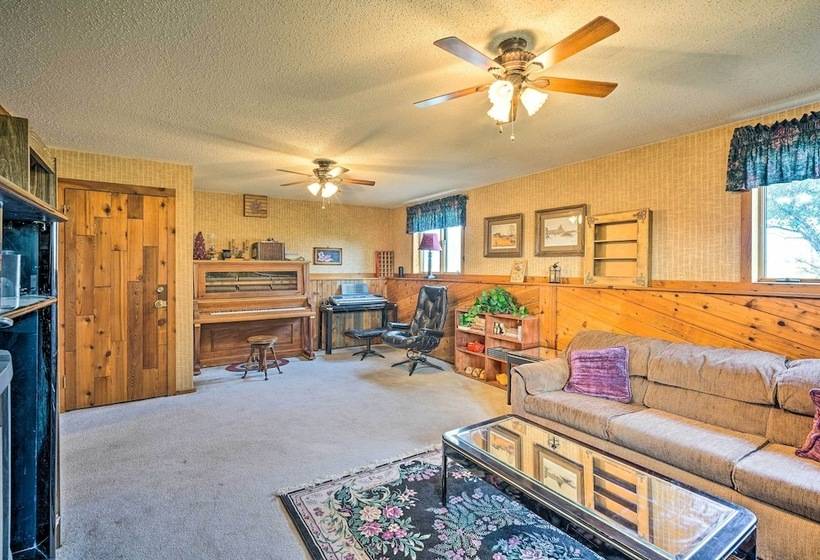 Hunting & Fishing Lodge < 3 Mi From Lake Sakakawea