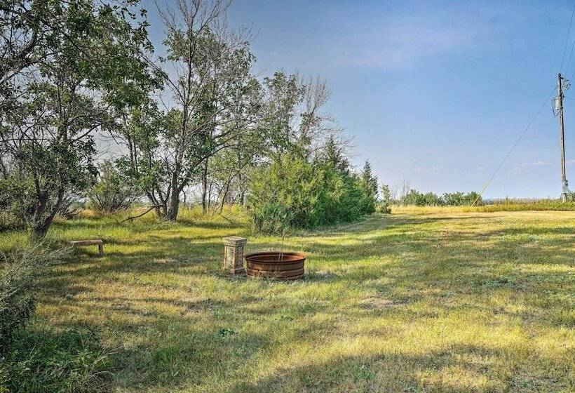 Hunting & Fishing Lodge < 3 Mi From Lake Sakakawea