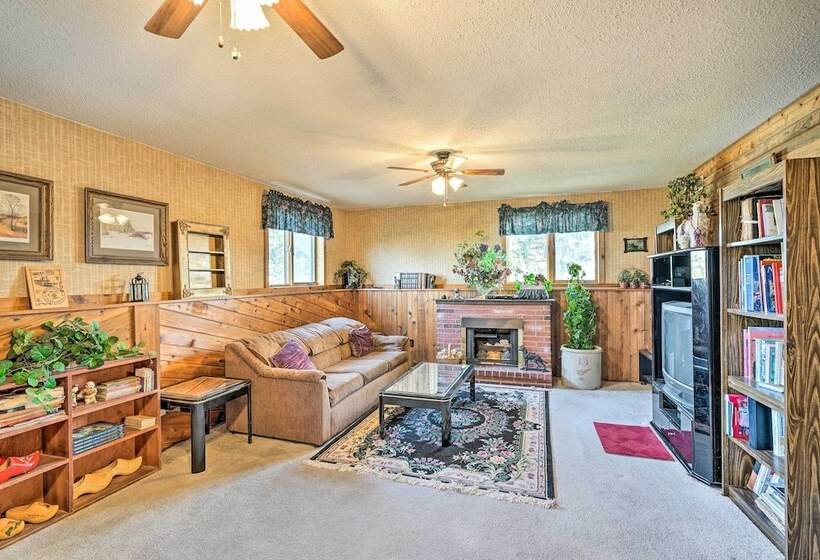 Hunting & Fishing Lodge < 3 Mi From Lake Sakakawea