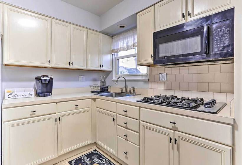 Ideally Located Jersey City Home, 8 Mi To Nyc
