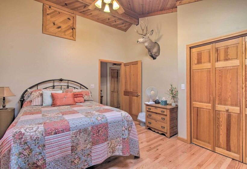 Idyllic Mt Sterling Retreat W/ Private Lake!