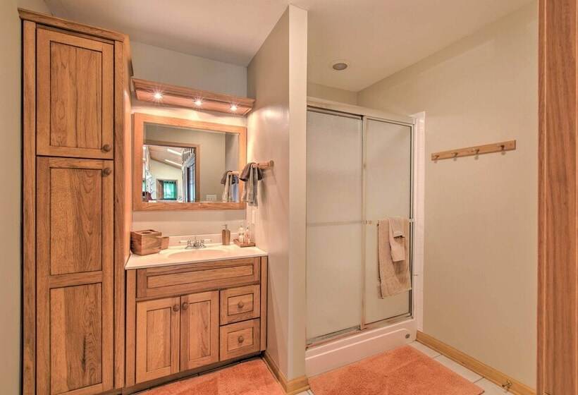 Idyllic Mt Sterling Retreat W/ Private Lake!