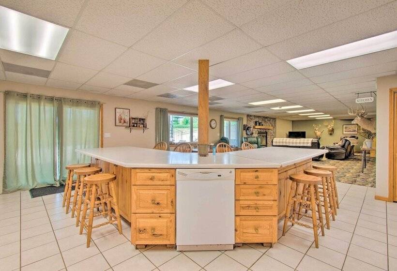 Idyllic Mt Sterling Retreat W/ Private Lake!