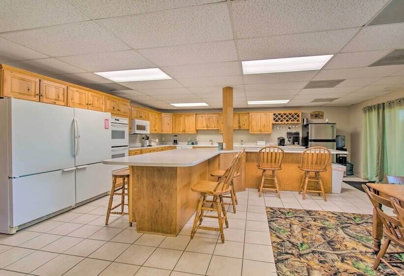 Idyllic Mt Sterling Retreat W/ Private Lake!