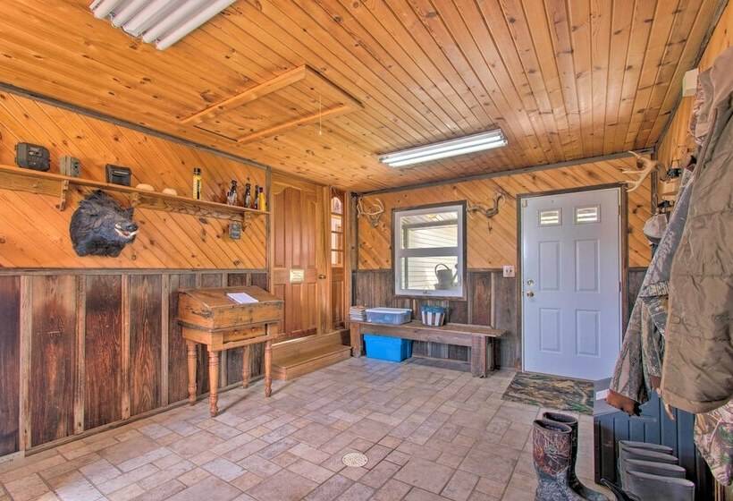 Idyllic Mt Sterling Retreat W/ Private Lake!