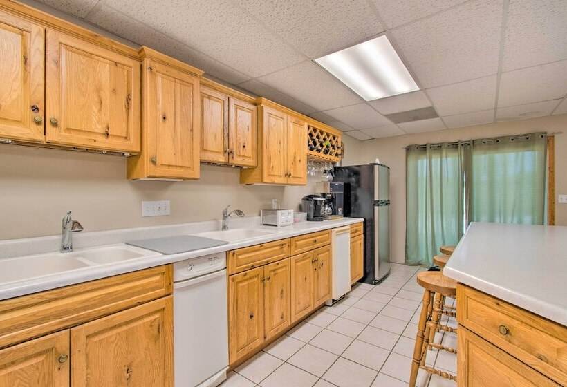 Idyllic Mt Sterling Retreat W/ Private Lake!