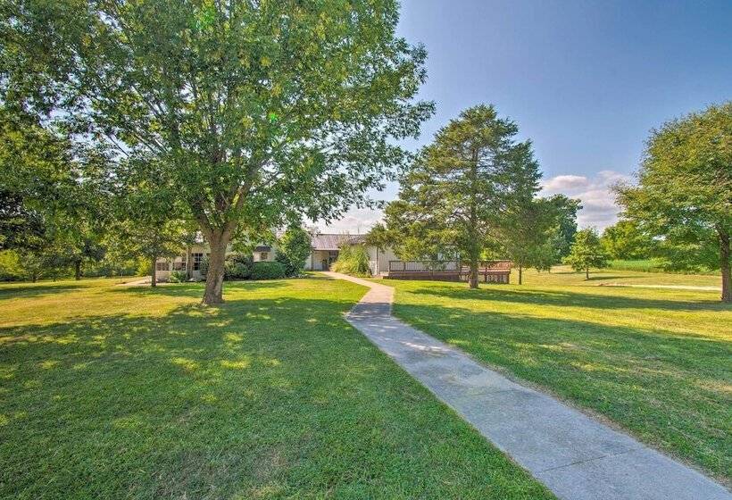 Idyllic Mt Sterling Retreat W/ Private Lake!