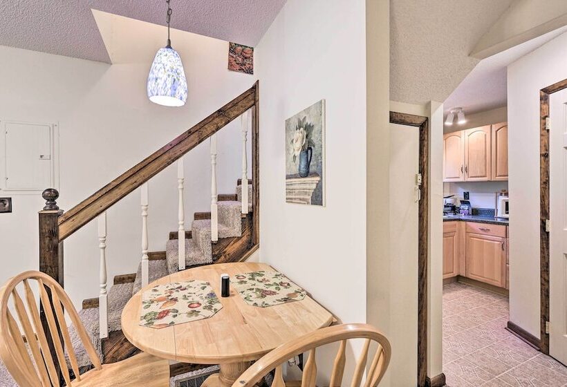 Idyllic Roan Mountain Cabin Across From Creek