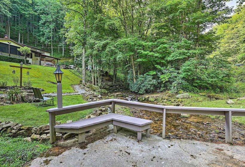 Idyllic Roan Mountain Cabin Across From Creek