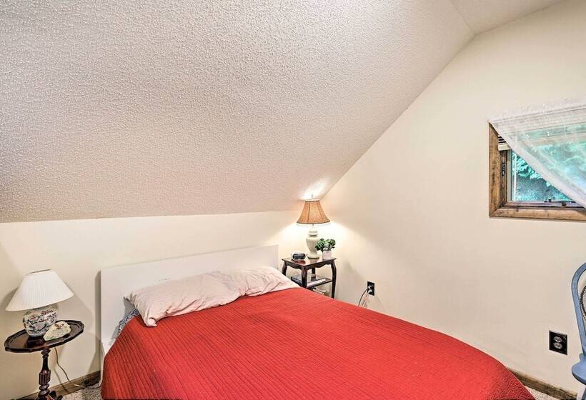 Idyllic Roan Mountain Cabin Across From Creek