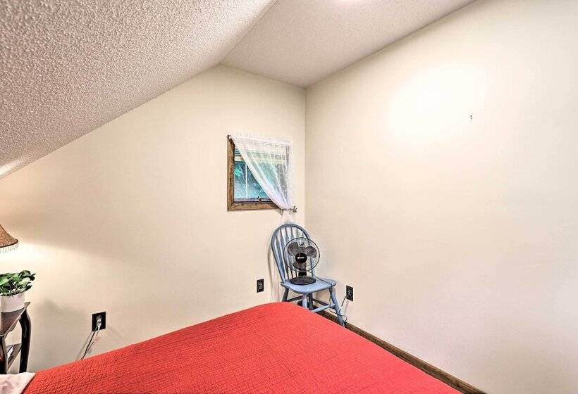 Idyllic Roan Mountain Cabin Across From Creek