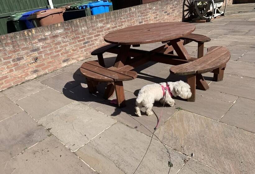 Cosy , Village Location   One Bedroom Barn