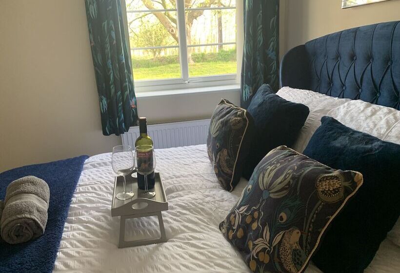 Cosy , Village Location   One Bedroom Barn