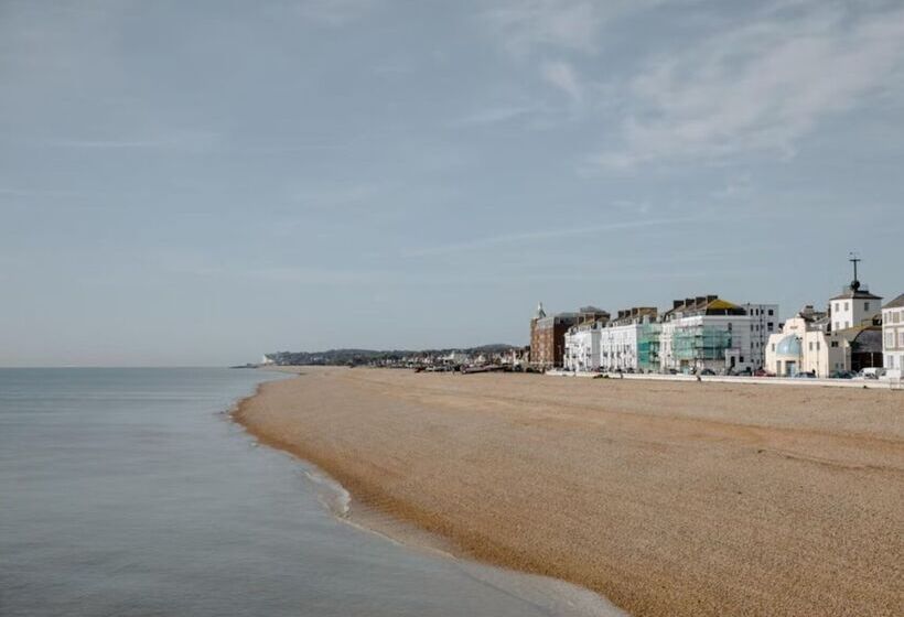 2 Bed 2 Bath Cottage Half Price Monthly Booking