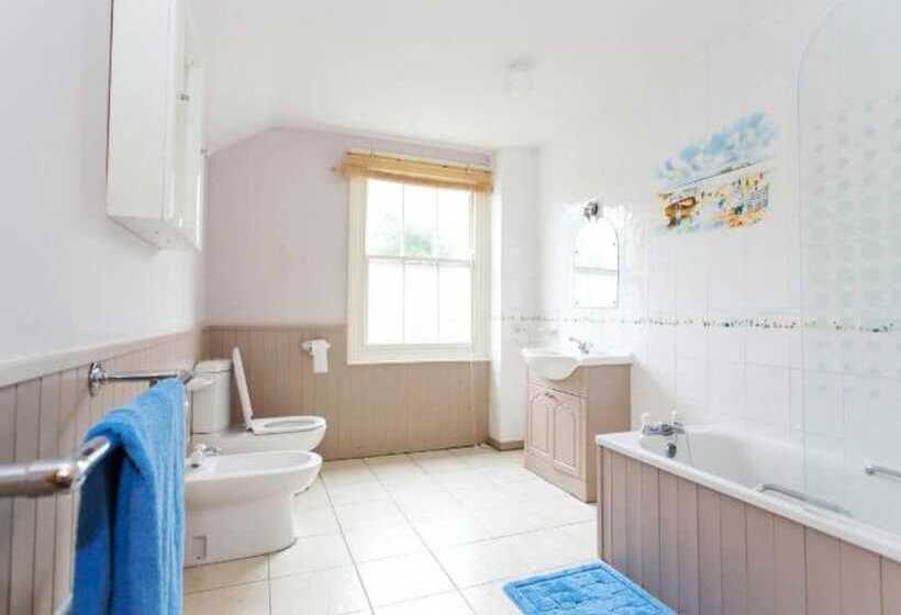 2 Bed 2 Bath Cottage Half Price Monthly Booking