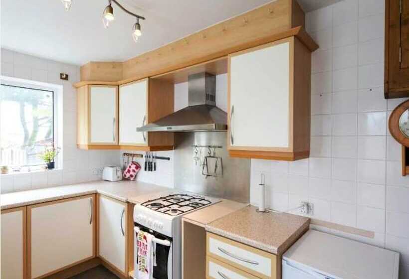 2 Bed 2 Bath Cottage Half Price Monthly Booking