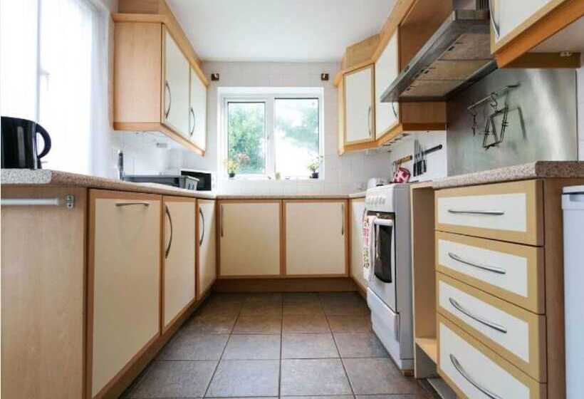 2 Bed 2 Bath Cottage Half Price Monthly Booking