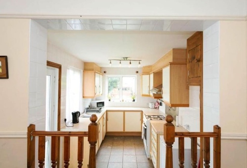 2 Bed 2 Bath Cottage Half Price Monthly Booking