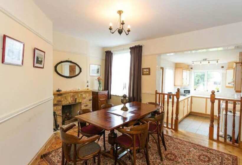 2 Bed 2 Bath Cottage Half Price Monthly Booking