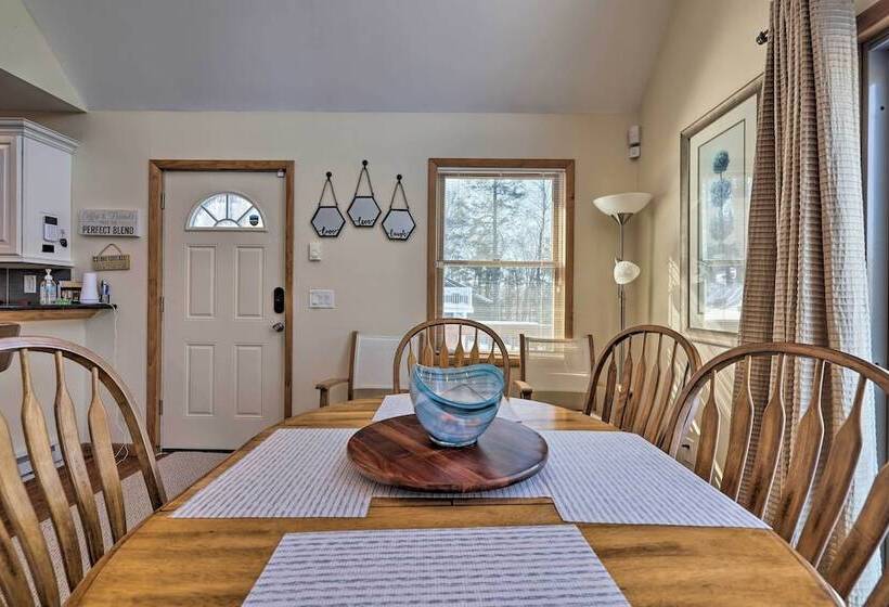 Large Deck + Resort Amenities: Lake Ariel Retreat