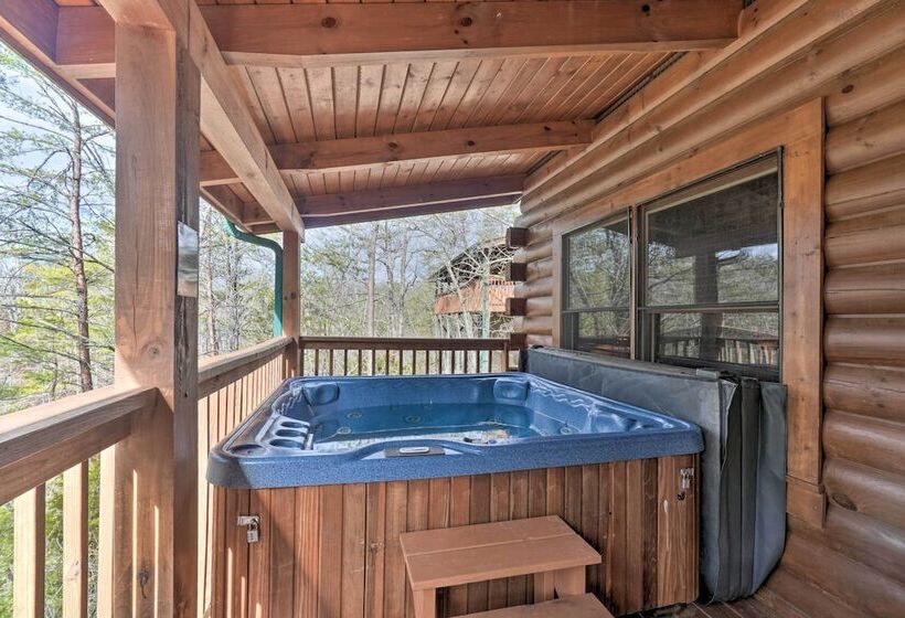 Inviting Sevierville Cabin W/ Deck & Hot Tub!