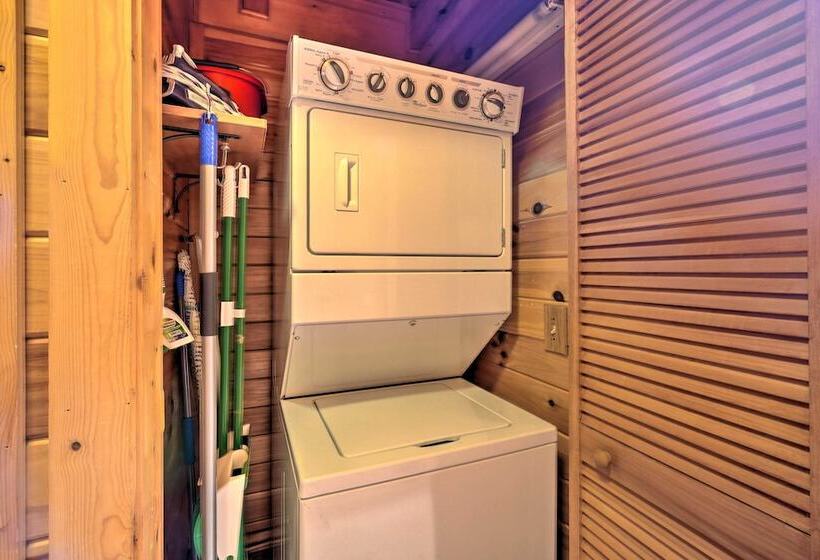 Inviting Sevierville Cabin W/ Deck & Hot Tub!