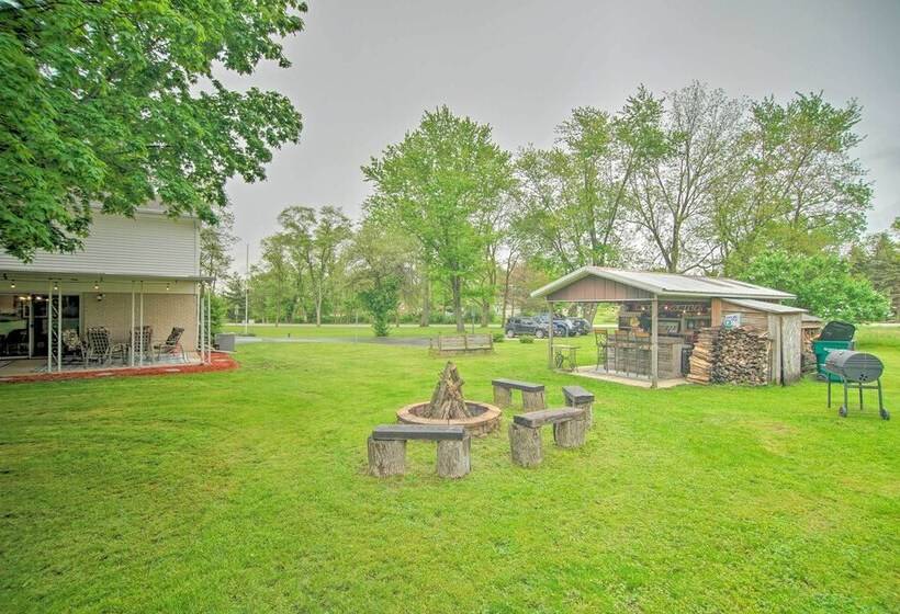 Inviting Twin Lakes Home W/ Indoor + Outdoor Bars!